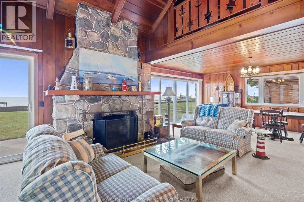 405 LAKEVIEW DRIVE