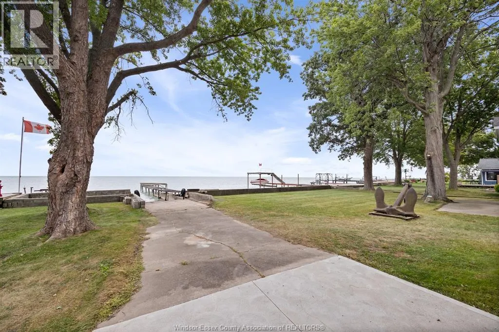 405 LAKEVIEW DRIVE