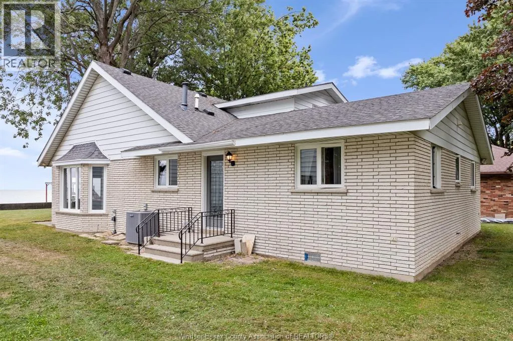 405 LAKEVIEW DRIVE