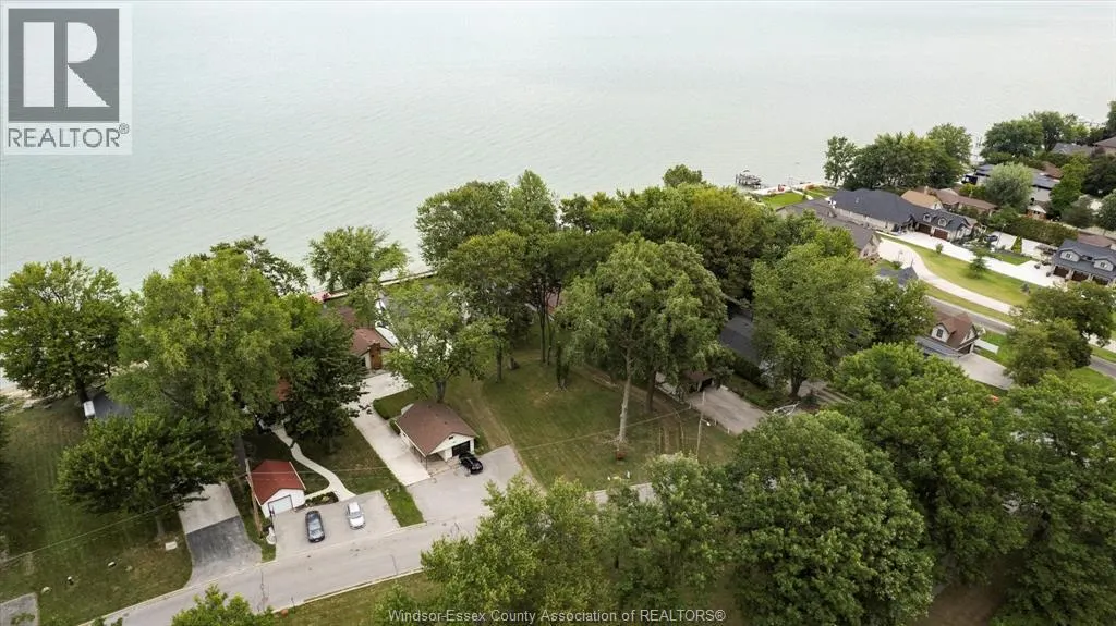 405 LAKEVIEW DRIVE