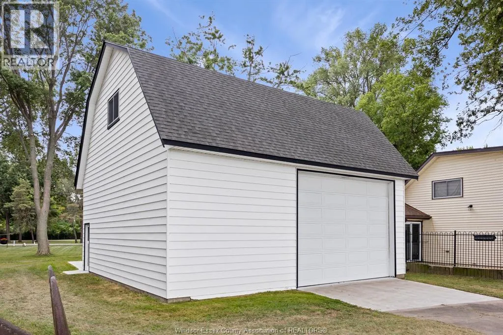 405 LAKEVIEW DRIVE