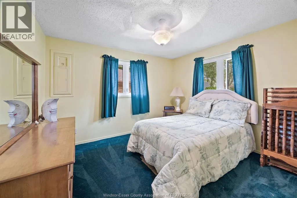 405 LAKEVIEW DRIVE