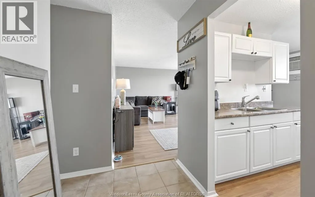 3936 WYANDOTTE STREET East Unit# 909