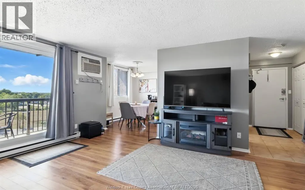 3936 WYANDOTTE STREET East Unit# 909