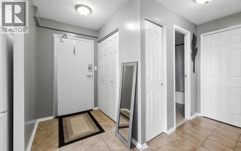 3936 WYANDOTTE STREET East Unit# 909