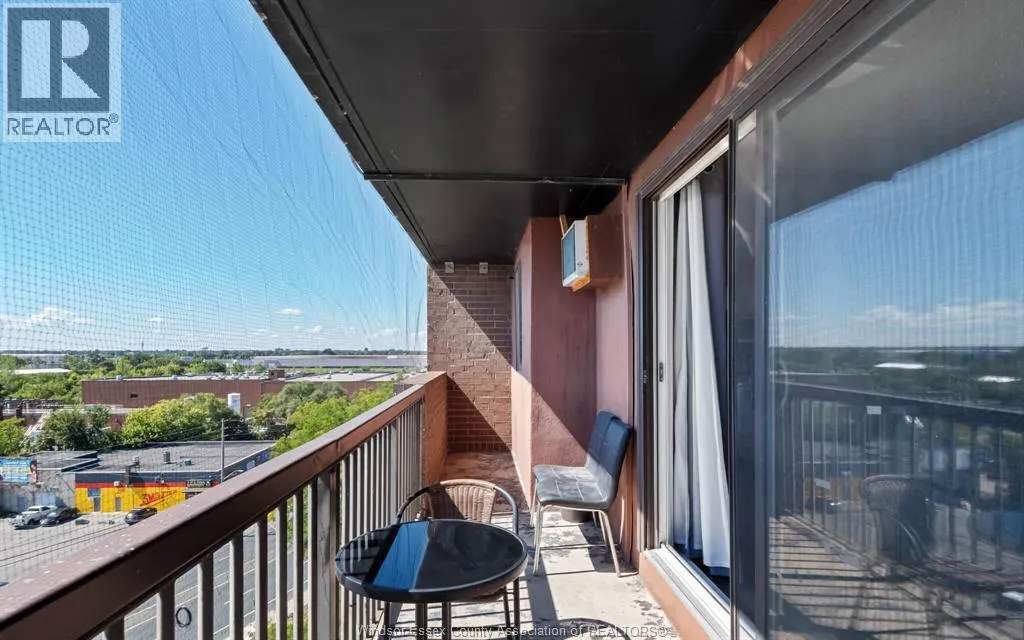3936 WYANDOTTE STREET East Unit# 909