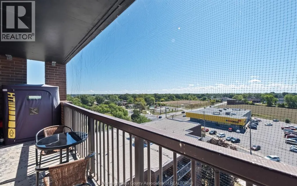 3936 WYANDOTTE STREET East Unit# 909