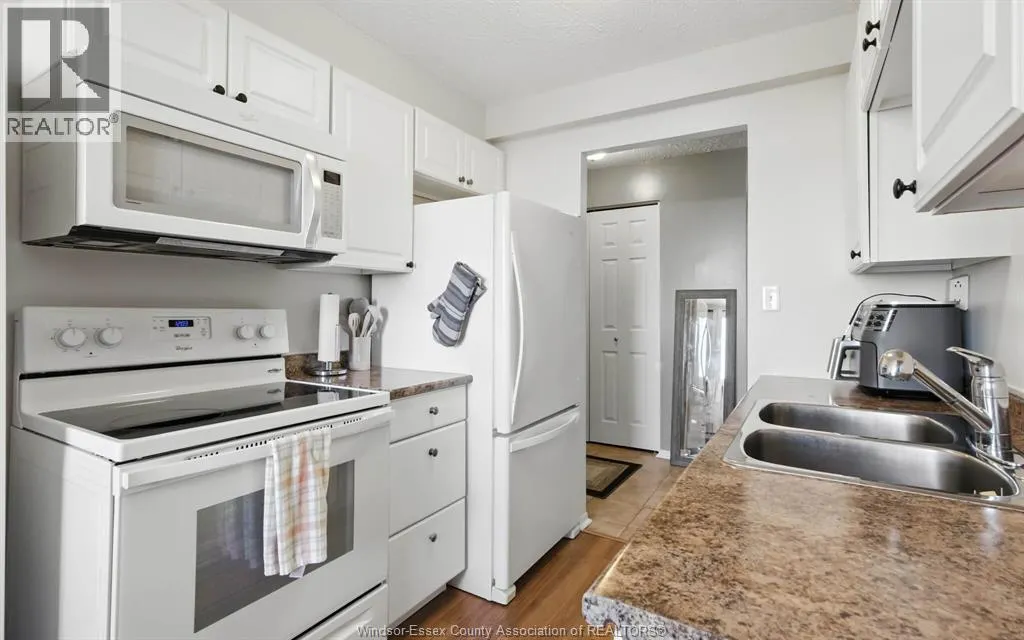 3936 WYANDOTTE STREET East Unit# 909