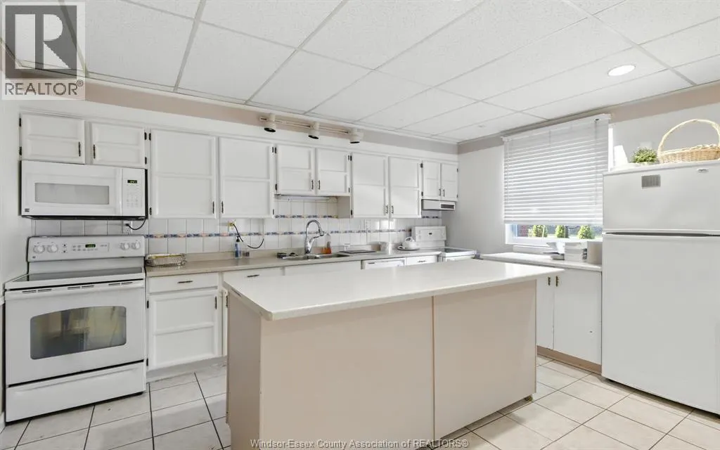 3936 WYANDOTTE STREET East Unit# 909
