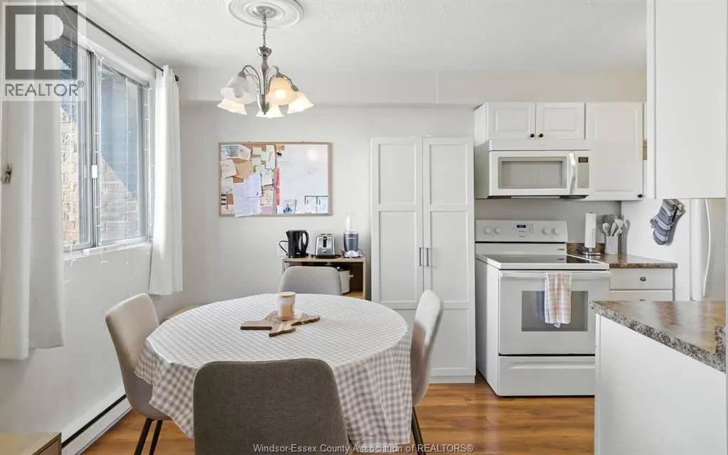 3936 WYANDOTTE STREET East Unit# 909
