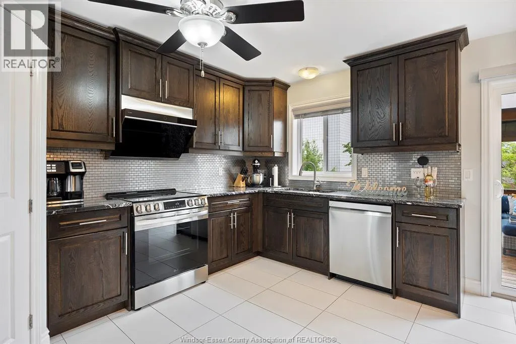 2908 MCROBBIE CRESCENT