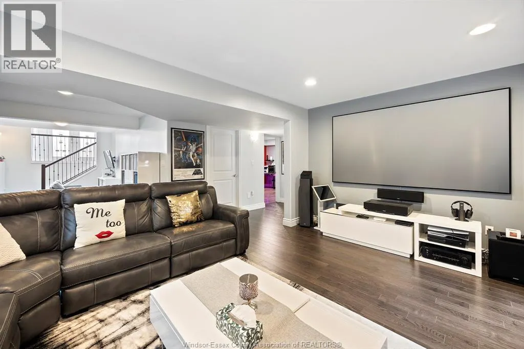 2908 MCROBBIE CRESCENT