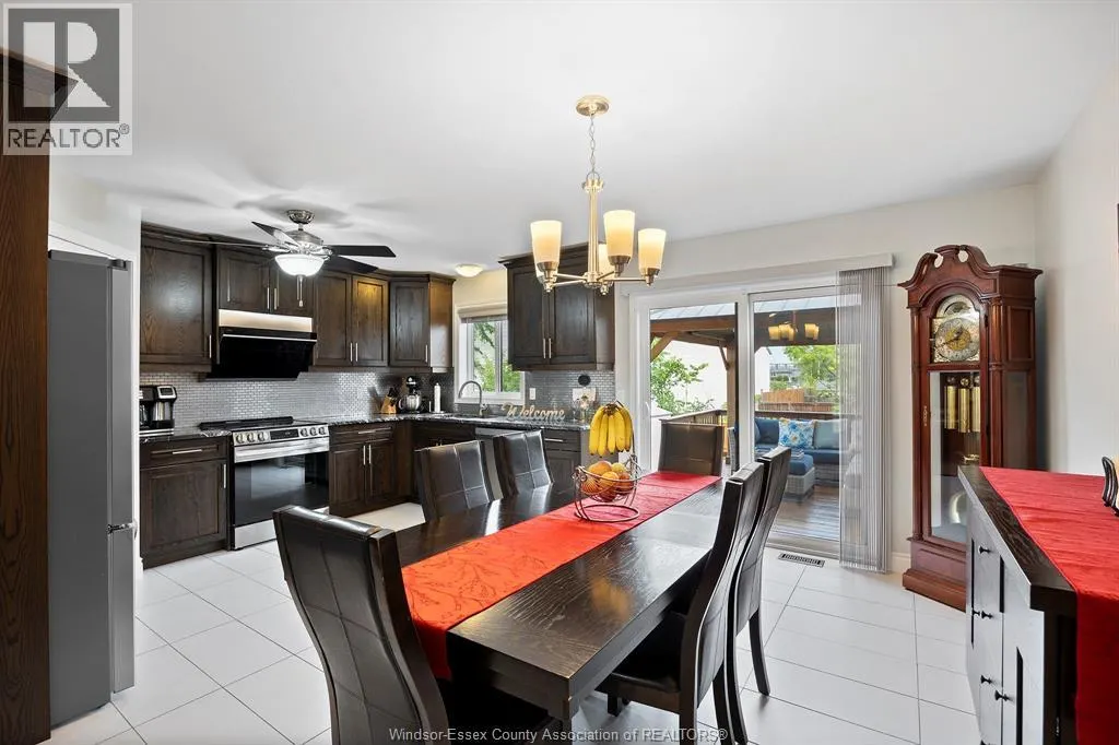 2908 MCROBBIE CRESCENT