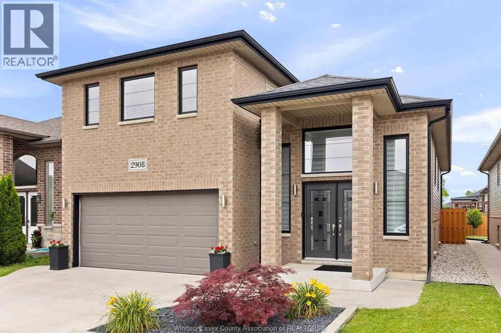 2908 MCROBBIE CRESCENT