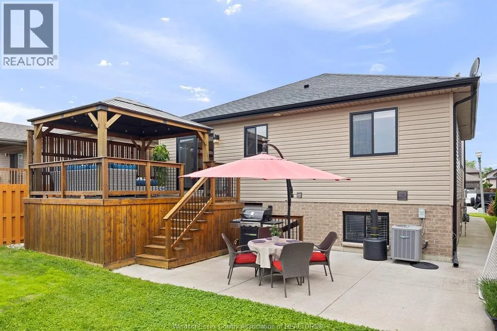 2908 MCROBBIE CRESCENT
