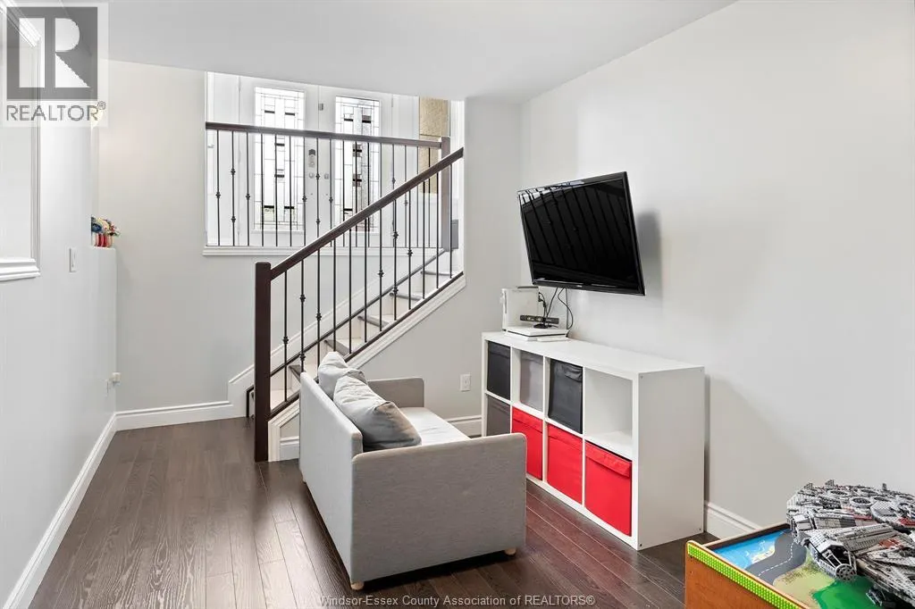 2908 MCROBBIE CRESCENT