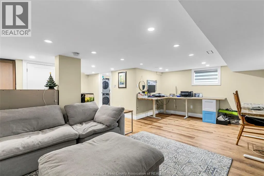 727 ARGYLE ROAD