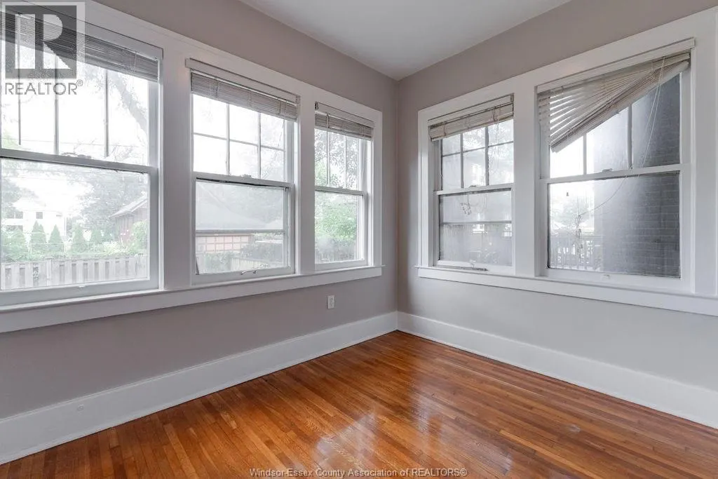 1586 VICTORIA Unit# LOWER