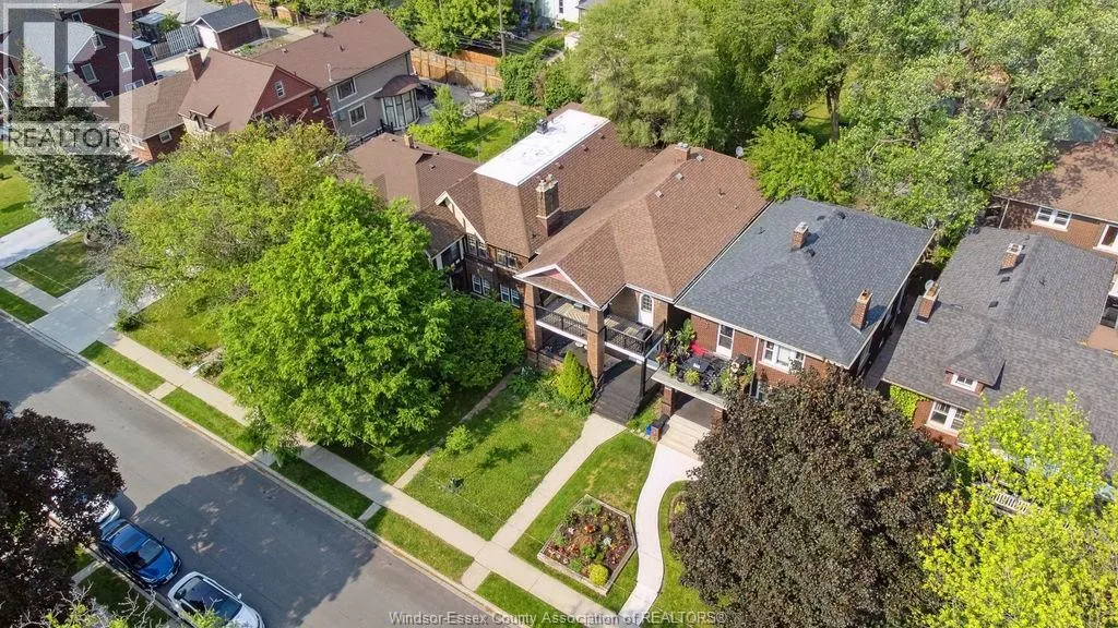 1586 VICTORIA Unit# LOWER