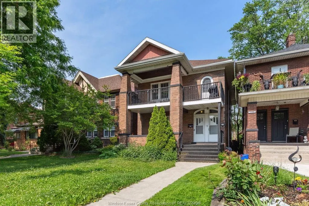 1586 VICTORIA Unit# LOWER