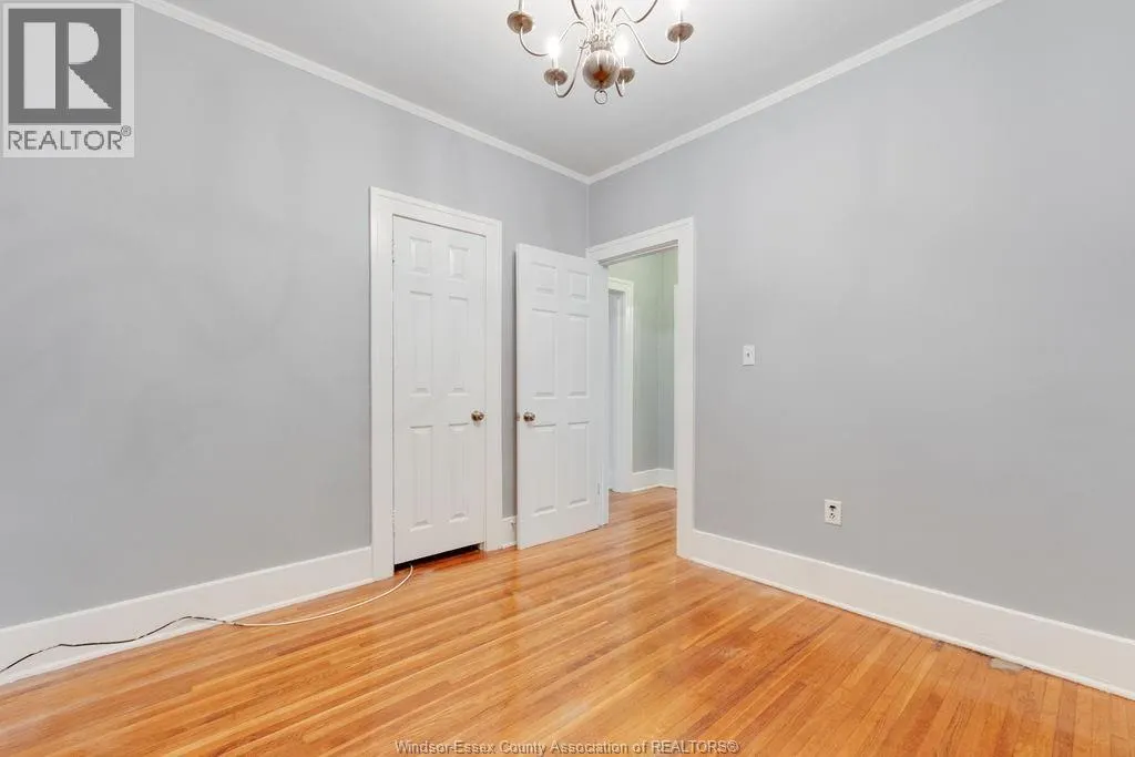 1586 VICTORIA Unit# LOWER