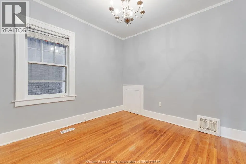 1586 VICTORIA Unit# LOWER