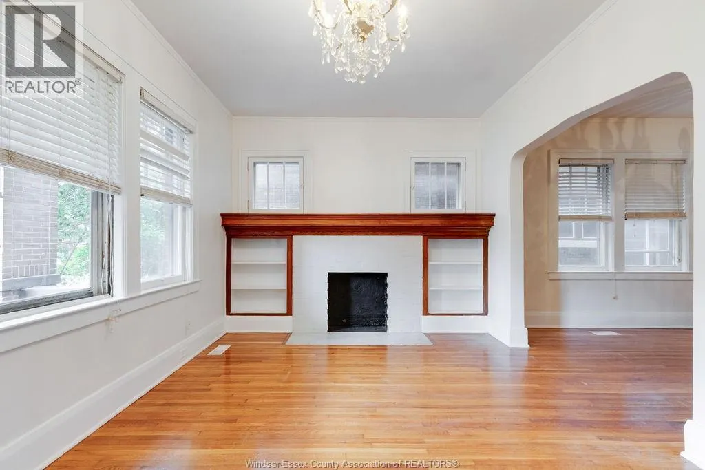 1586 VICTORIA Unit# LOWER