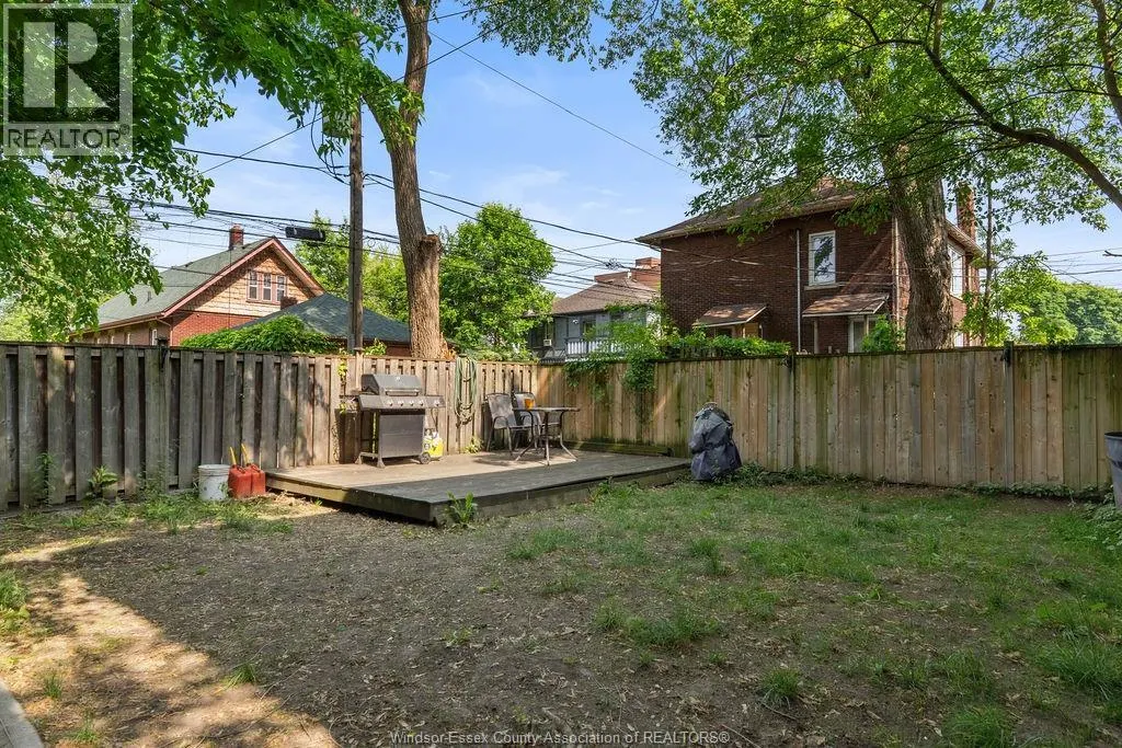1586 VICTORIA Unit# LOWER