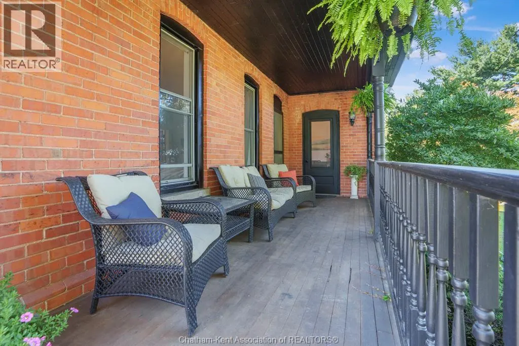 136 KING STREET South