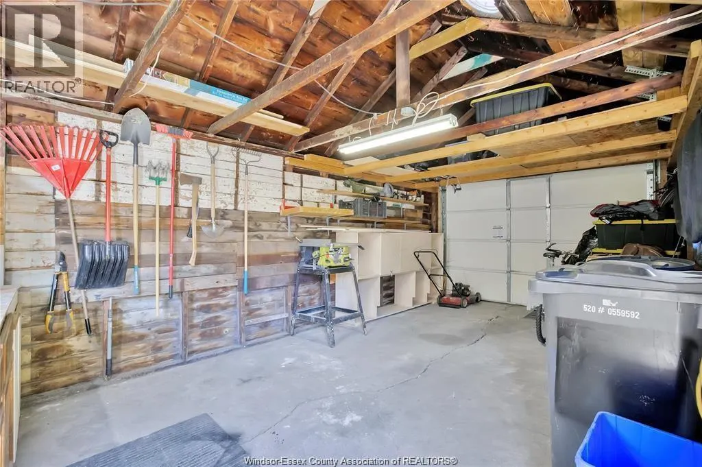 1068 JANETTE AVENUE
