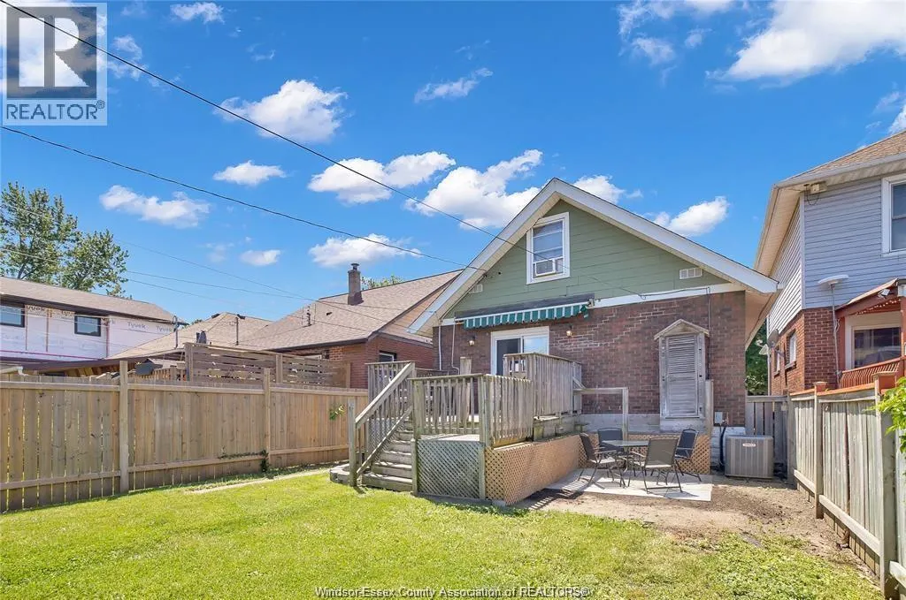 1068 JANETTE AVENUE