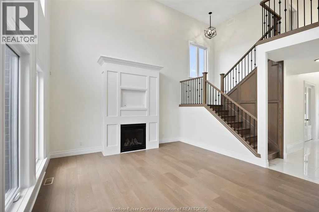 545 ORCHARDS CRESCENT