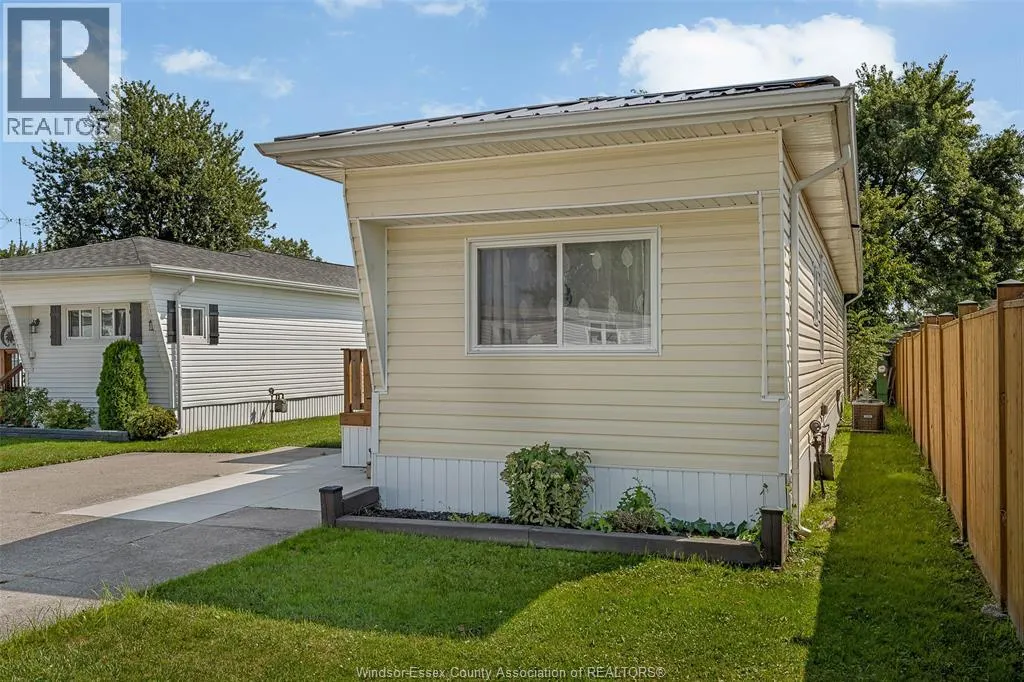 9 MAPLE DRIVE