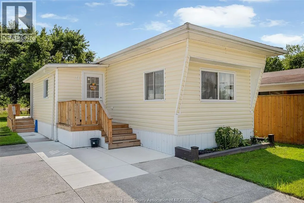 9 MAPLE DRIVE