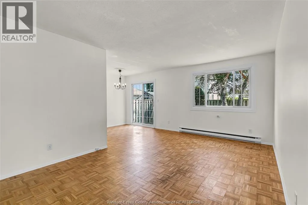 1366 BAYSWATER CRESCENT