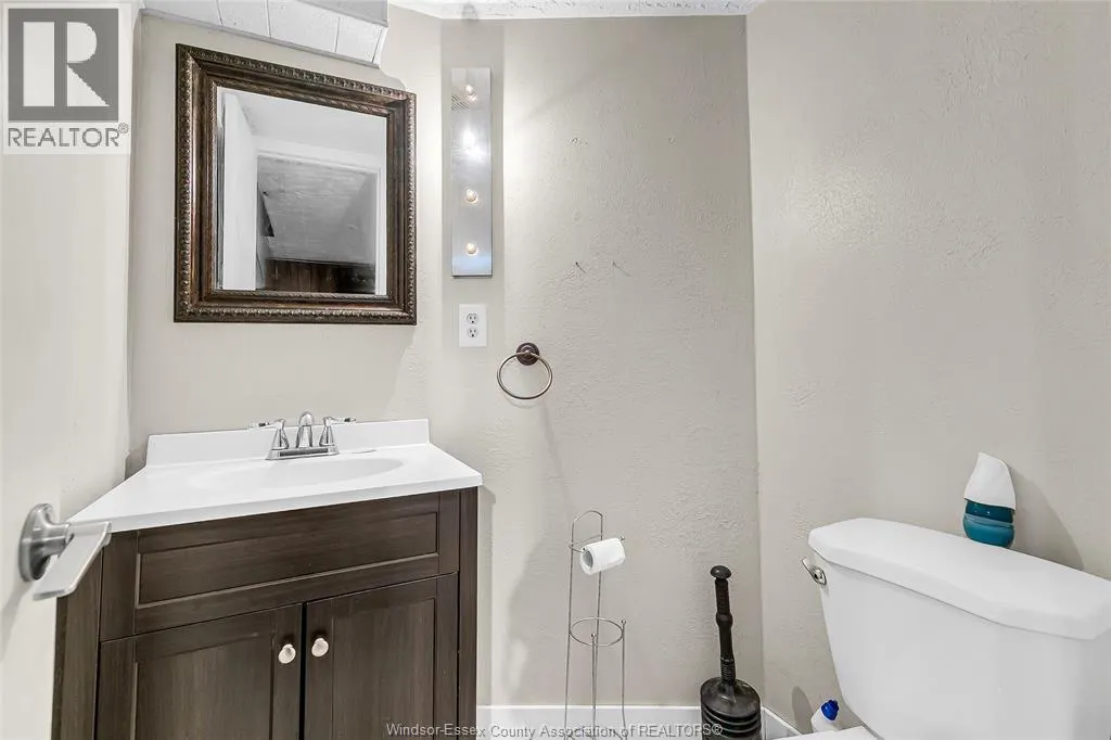 1366 BAYSWATER CRESCENT