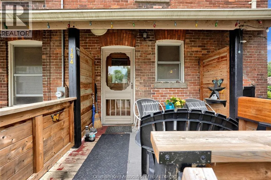 154 Grand AVENUE East