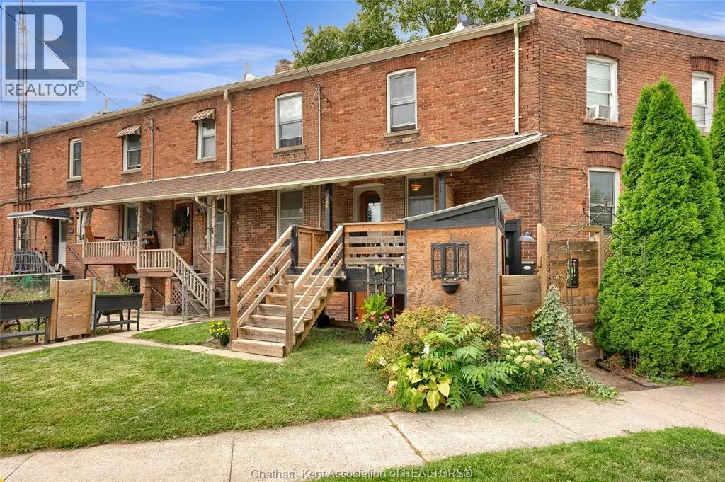 154 Grand AVENUE East