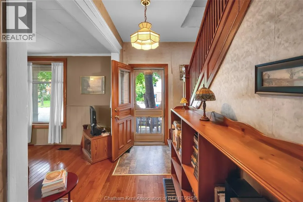 154 Grand AVENUE East