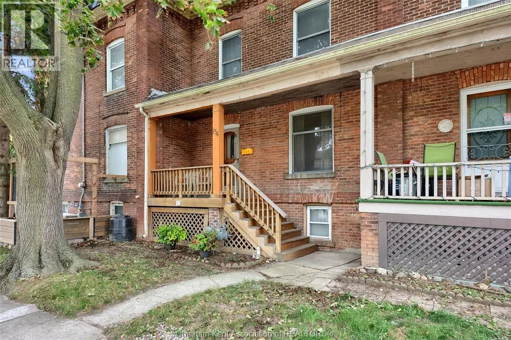 154 Grand AVENUE East