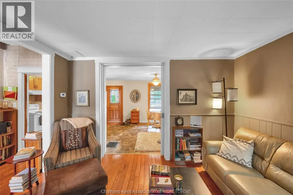 154 Grand AVENUE East