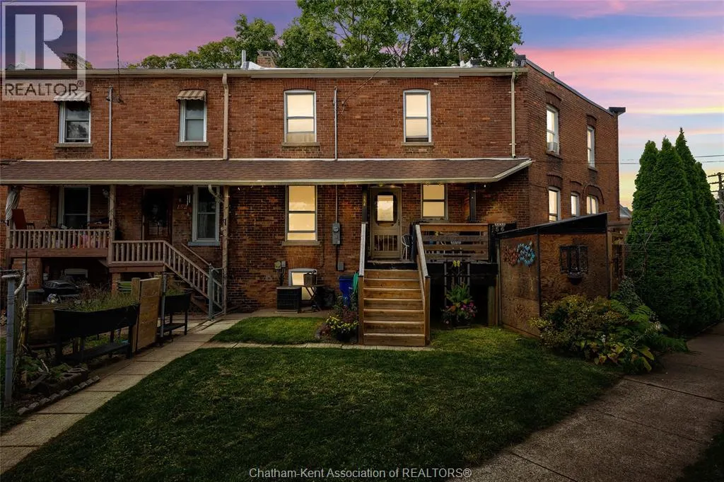 154 Grand AVENUE East