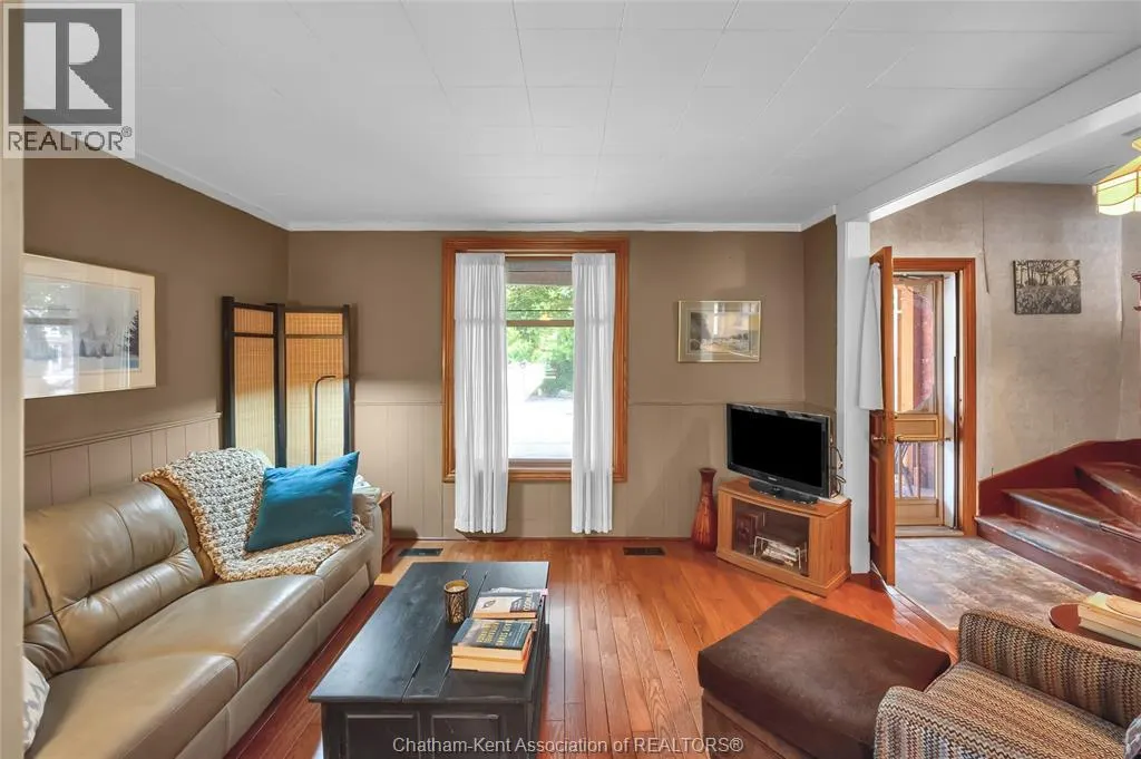 154 Grand AVENUE East