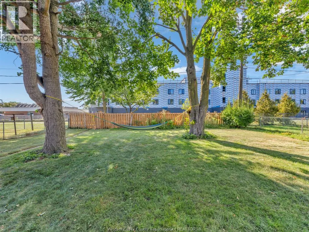 27 Bruce AVENUE