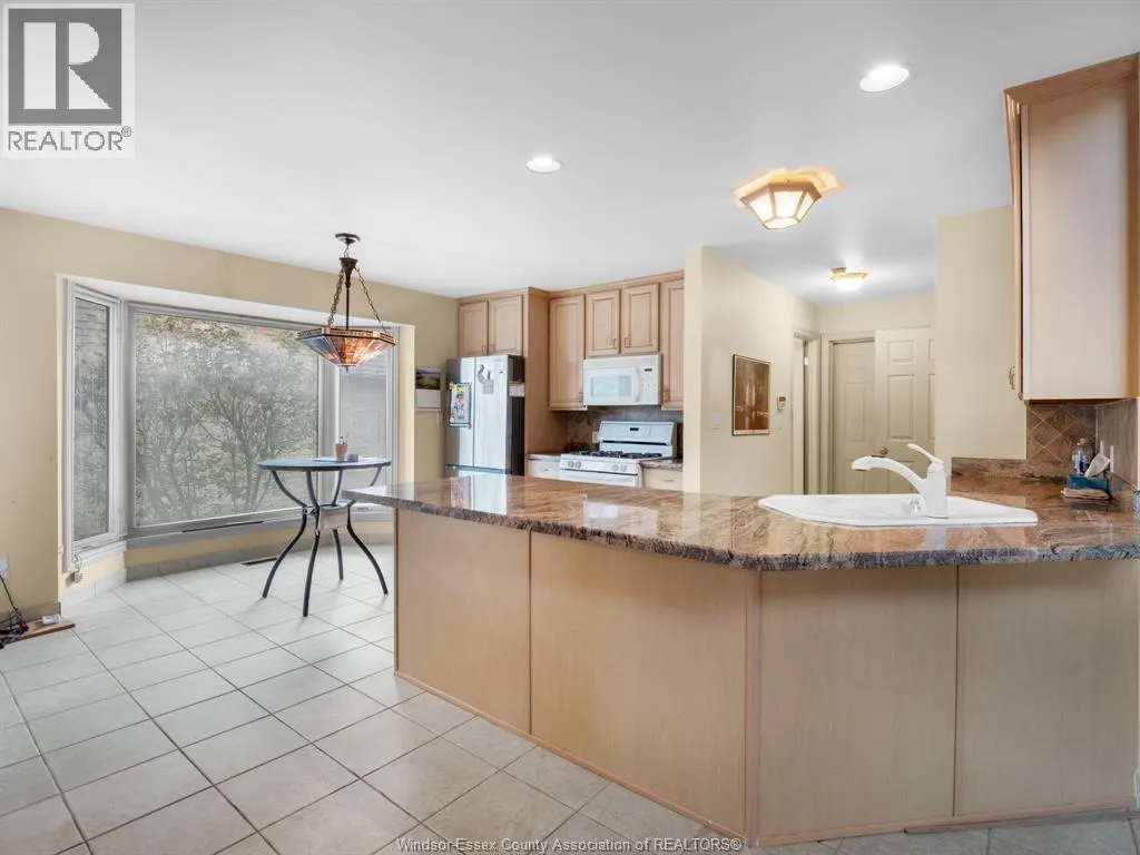 922 LAKE SHORE DRIVE