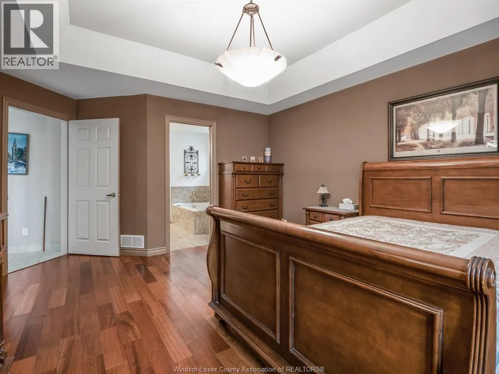 922 LAKE SHORE DRIVE