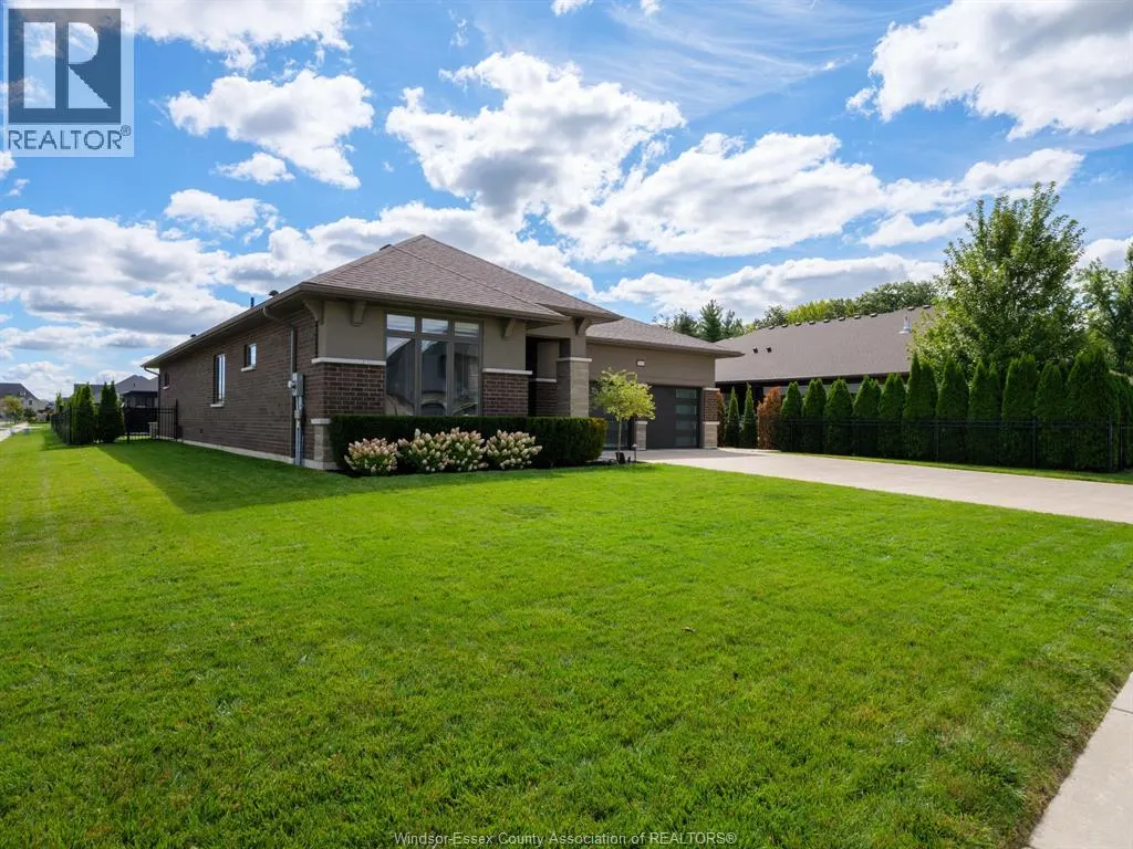 5025 WHISPERING PINES CRESCENT