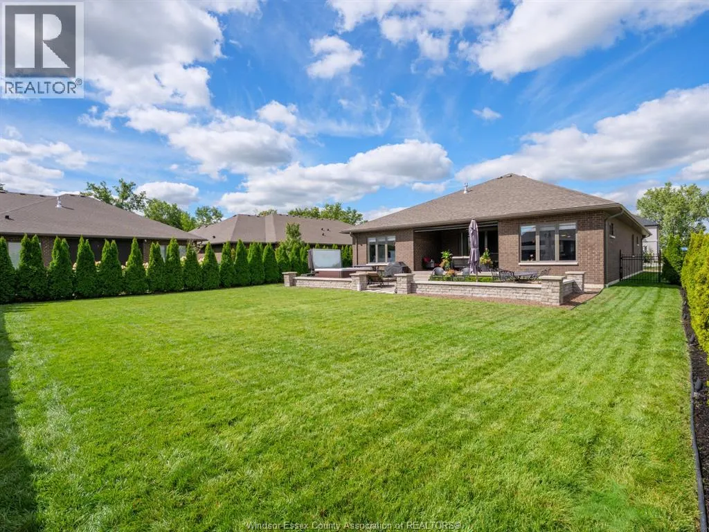 5025 WHISPERING PINES CRESCENT