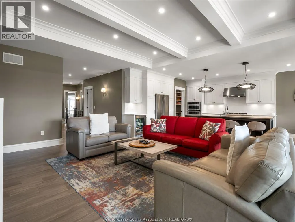 5025 WHISPERING PINES CRESCENT