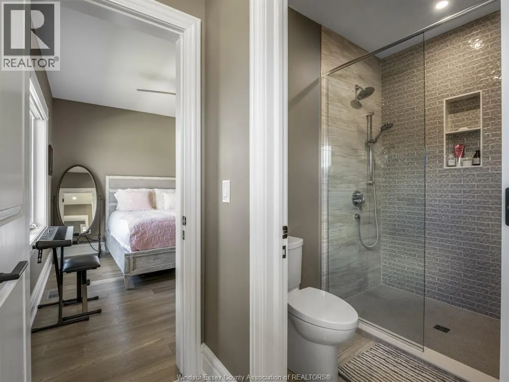 5025 WHISPERING PINES CRESCENT
